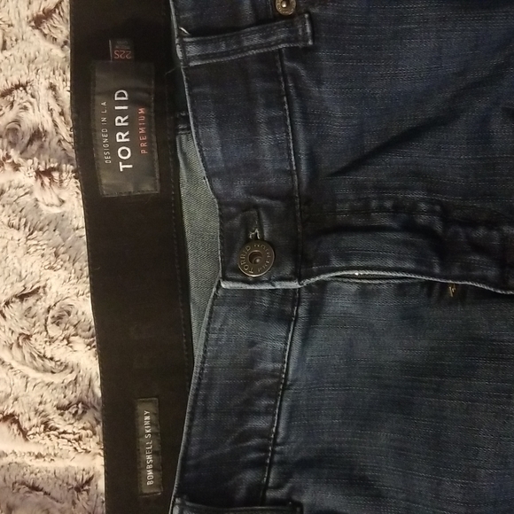 Bombshell Skinny Dark Wash Jeans - Picture 5 of 5